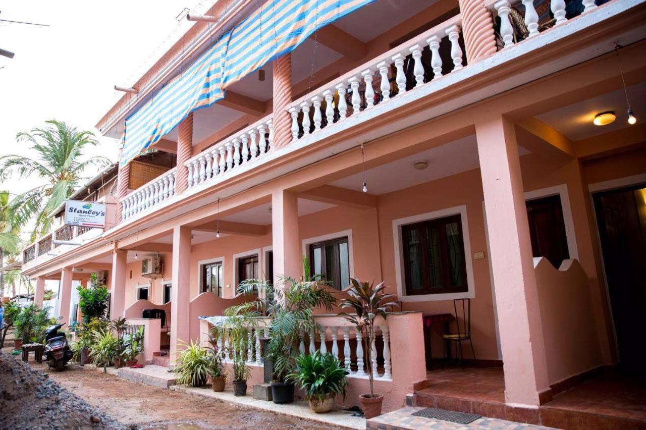 Stanleys Guest House Baga Exterior foto